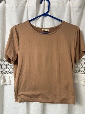 Women's Short Sleeve Crewneck Tee in Warm Tan